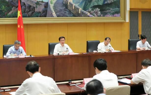韩正:坚决遏制新增农村乱占耕地建房行为 积极稳妥有力有序有效推进整治工作
