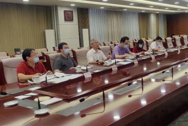 国家发展改革委负责同志主持召开上半年经济形势专家