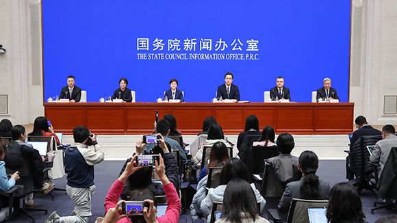 国新办举行吹风会 解读“十五五”规划《纲要（草案）》